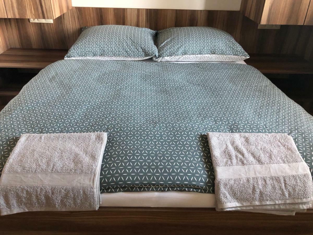 Néró Apartman Veľký Meder Esterno foto