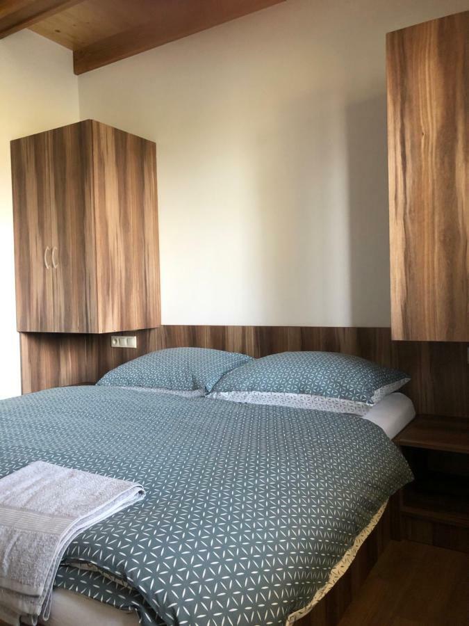 Néró Apartman Veľký Meder Esterno foto