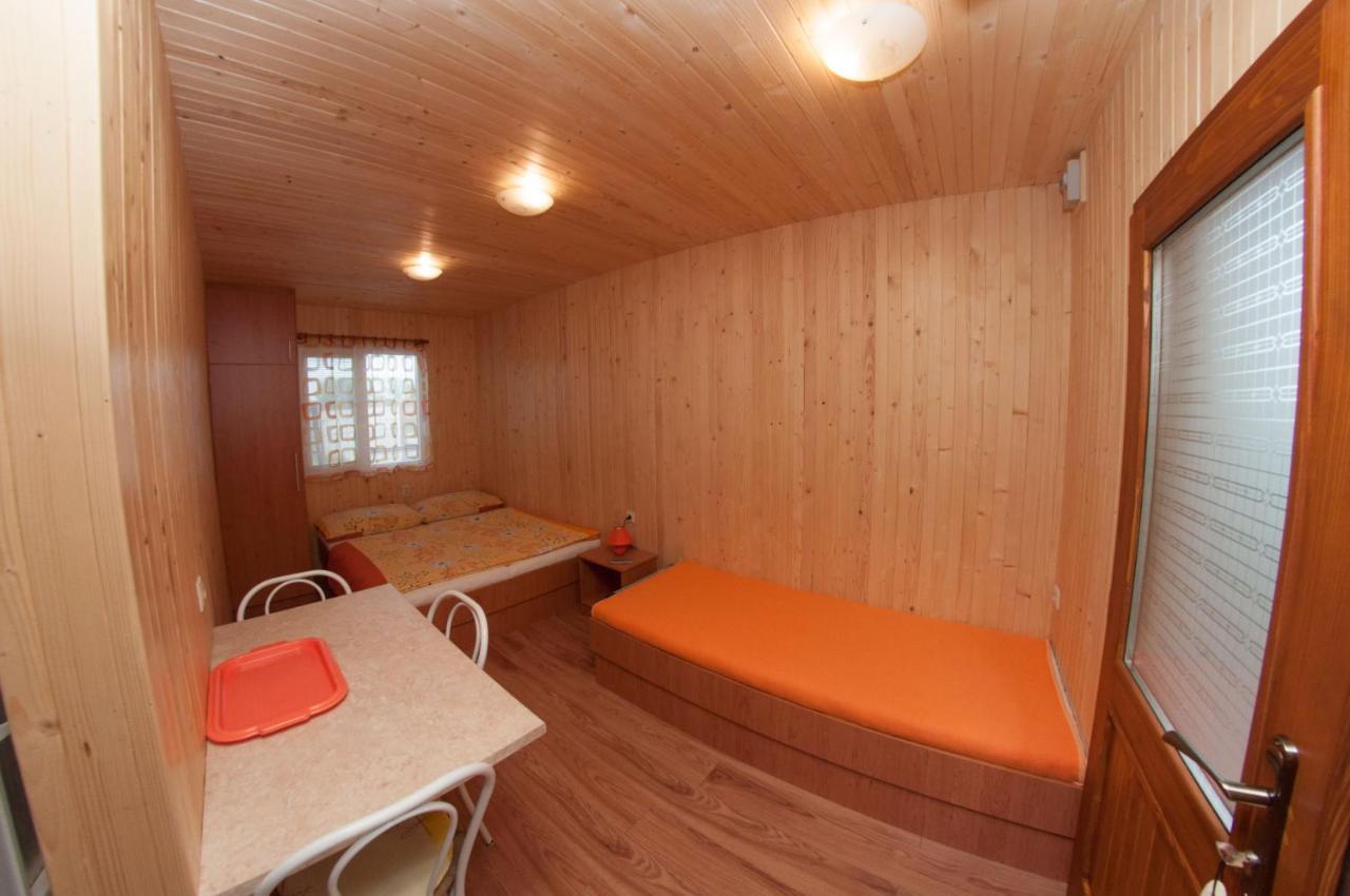 Néró Apartman Veľký Meder Esterno foto